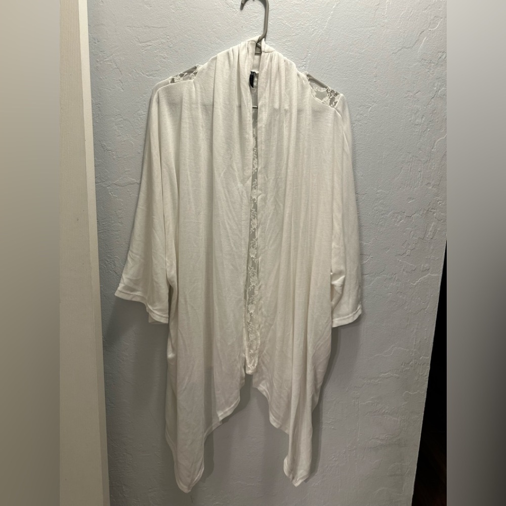 Yummy Plus off white lace cotton cardigan size 3x.